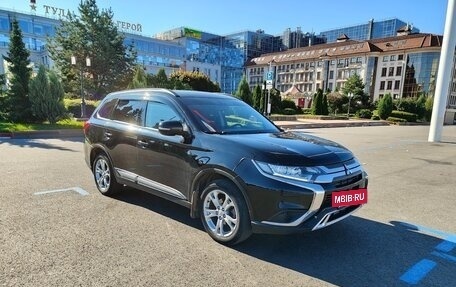 Mitsubishi Outlander III рестайлинг 3, 2020 год, 2 050 000 рублей, 2 фотография