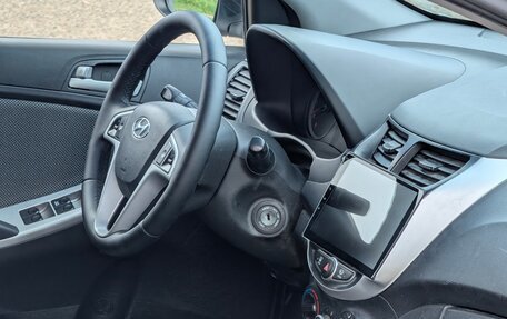 Hyundai Solaris II рестайлинг, 2012 год, 750 000 рублей, 25 фотография