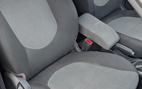 Hyundai Solaris II рестайлинг, 2012 год, 750 000 рублей, 27 фотография