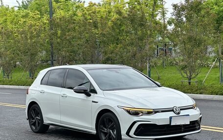 Volkswagen Golf VIII, 2024 год, 1 840 000 рублей, 3 фотография