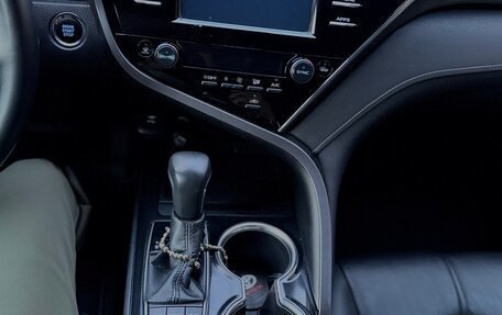 Toyota Camry, 2018 год, 2 350 000 рублей, 8 фотография