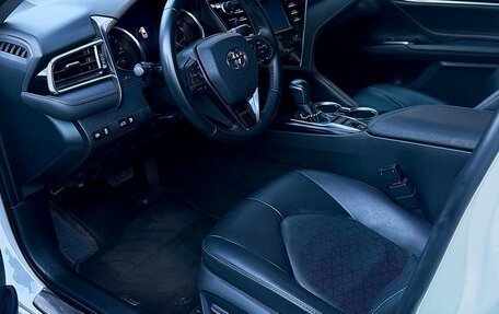 Toyota Camry, 2018 год, 2 350 000 рублей, 9 фотография