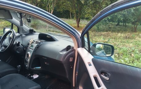 Toyota Yaris III рестайлинг, 2008 год, 699 000 рублей, 7 фотография