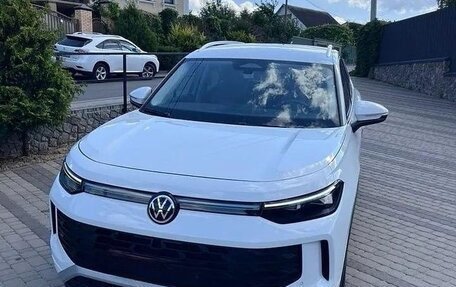 Volkswagen Tiguan, 2025 год, 3 650 000 рублей, 2 фотография
