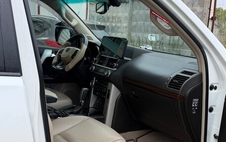 Toyota Land Cruiser Prado 150 рестайлинг 2, 2011 год, 3 050 000 рублей, 11 фотография