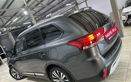 Mitsubishi Outlander III рестайлинг 3, 2021 год, 2 650 000 рублей, 2 фотография