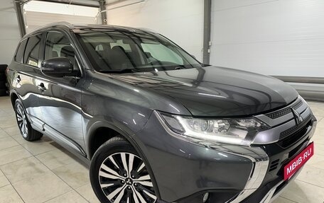Mitsubishi Outlander III рестайлинг 3, 2021 год, 2 650 000 рублей, 5 фотография