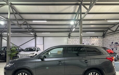 Mitsubishi Outlander III рестайлинг 3, 2021 год, 2 650 000 рублей, 12 фотография