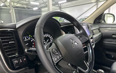 Mitsubishi Outlander III рестайлинг 3, 2021 год, 2 650 000 рублей, 15 фотография