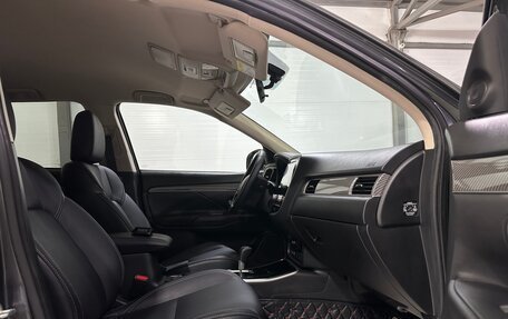 Mitsubishi Outlander III рестайлинг 3, 2021 год, 2 650 000 рублей, 16 фотография