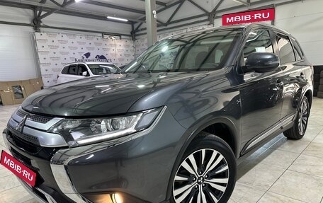 Mitsubishi Outlander III рестайлинг 3, 2021 год, 2 650 000 рублей, 7 фотография