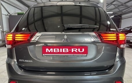 Mitsubishi Outlander III рестайлинг 3, 2021 год, 2 650 000 рублей, 10 фотография