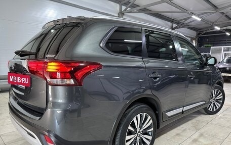 Mitsubishi Outlander III рестайлинг 3, 2021 год, 2 650 000 рублей, 8 фотография