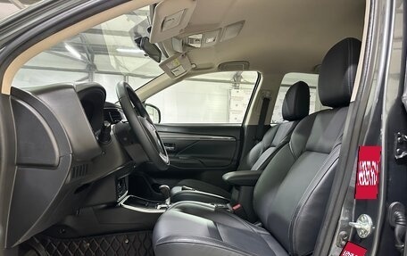 Mitsubishi Outlander III рестайлинг 3, 2021 год, 2 650 000 рублей, 13 фотография
