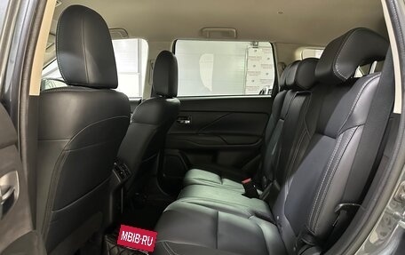 Mitsubishi Outlander III рестайлинг 3, 2021 год, 2 650 000 рублей, 21 фотография
