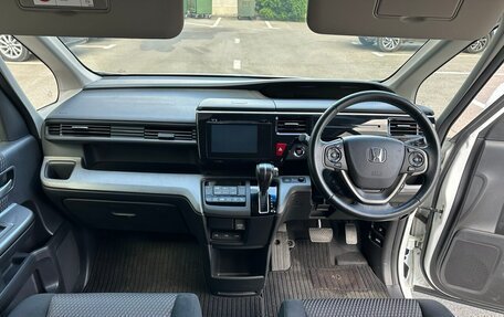Honda Stepwgn IV, 2017 год, 1 430 000 рублей, 10 фотография