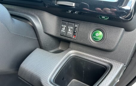 Honda Stepwgn IV, 2017 год, 1 430 000 рублей, 12 фотография