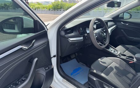 Skoda Octavia IV, 2023 год, 2 220 000 рублей, 21 фотография