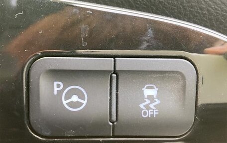 Toyota Prius IV XW50, 2022 год, 1 487 000 рублей, 12 фотография