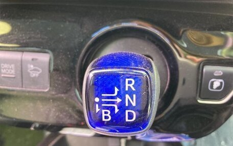 Toyota Prius IV XW50, 2022 год, 1 487 000 рублей, 11 фотография