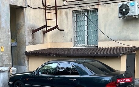 Mercedes-Benz E-Класс, 1998 год, 550 000 рублей, 6 фотография