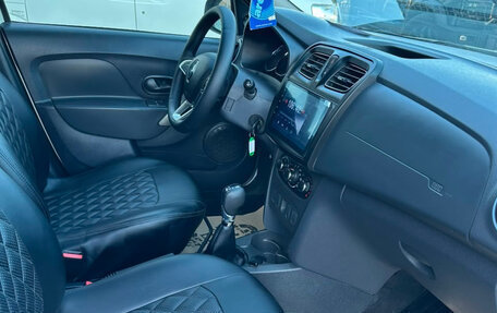 Renault Logan II, 2019 год, 850 000 рублей, 10 фотография
