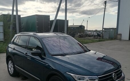 Volkswagen Tiguan II, 2020 год, 2 720 000 рублей, 8 фотография