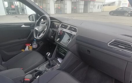 Volkswagen Tiguan II, 2020 год, 2 720 000 рублей, 20 фотография