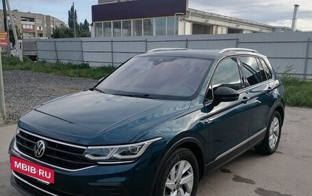 Volkswagen Tiguan II, 2020 год, 2 720 000 рублей, 2 фотография