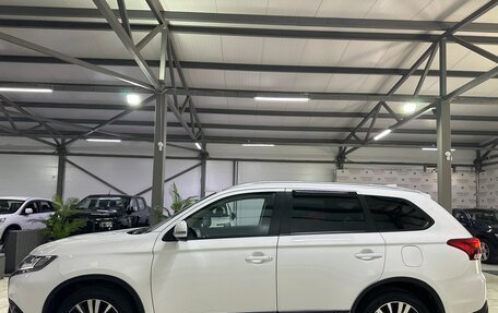Mitsubishi Outlander III рестайлинг 3, 2020 год, 2 450 000 рублей, 12 фотография