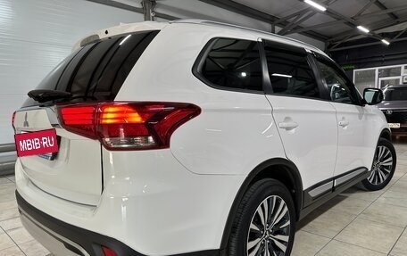 Mitsubishi Outlander III рестайлинг 3, 2020 год, 2 450 000 рублей, 8 фотография
