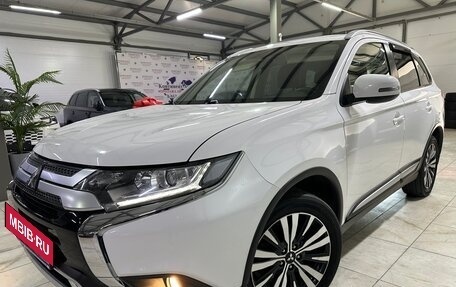 Mitsubishi Outlander III рестайлинг 3, 2020 год, 2 450 000 рублей, 7 фотография