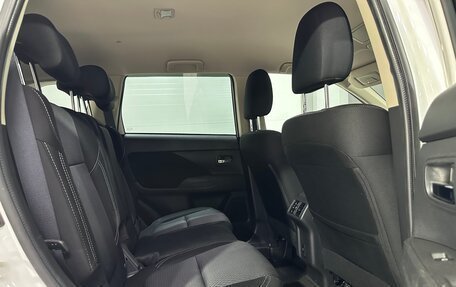 Mitsubishi Outlander III рестайлинг 3, 2020 год, 2 450 000 рублей, 20 фотография