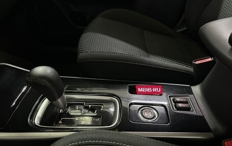Mitsubishi Outlander III рестайлинг 3, 2020 год, 2 450 000 рублей, 16 фотография
