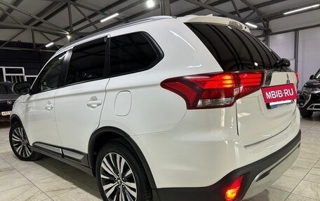 Mitsubishi Outlander III рестайлинг 3, 2020 год, 2 450 000 рублей, 2 фотография