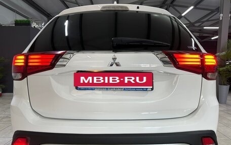 Mitsubishi Outlander III рестайлинг 3, 2020 год, 2 450 000 рублей, 10 фотография