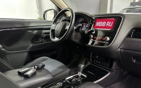 Mitsubishi Outlander III рестайлинг 3, 2020 год, 2 450 000 рублей, 18 фотография