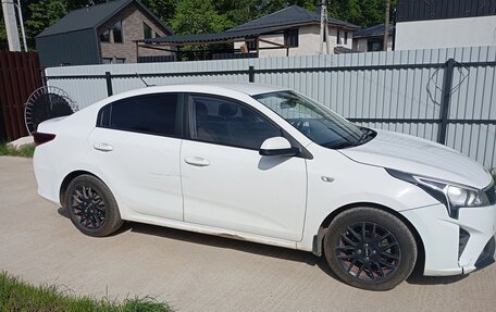 KIA Rio IV, 2021 год, 1 200 000 рублей, 2 фотография