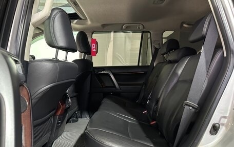 Toyota Land Cruiser Prado 150 рестайлинг 2, 2015 год, 3 500 000 рублей, 23 фотография