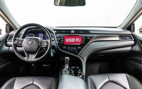 Toyota Camry, 2019 год, 2 298 000 рублей, 15 фотография