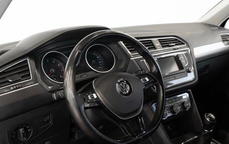 Volkswagen Tiguan II, 2017 год, 1 799 000 рублей, 9 фотография