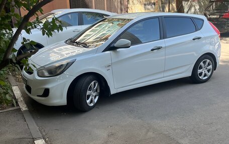 Hyundai Solaris II рестайлинг, 2012 год, 720 000 рублей, 2 фотография