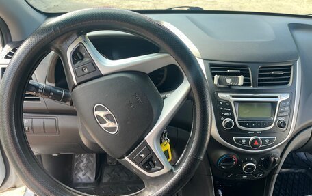 Hyundai Solaris II рестайлинг, 2012 год, 720 000 рублей, 8 фотография