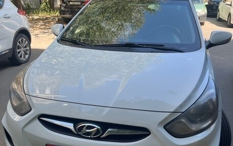Hyundai Solaris II рестайлинг, 2012 год, 720 000 рублей, 3 фотография