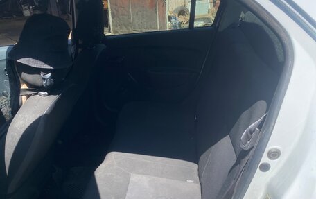 Renault Logan II, 2017 год, 620 000 рублей, 6 фотография