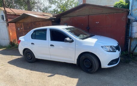 Renault Logan II, 2017 год, 620 000 рублей, 2 фотография