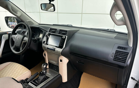 Toyota Land Cruiser Prado 150 рестайлинг 2, 2020 год, 5 190 000 рублей, 11 фотография