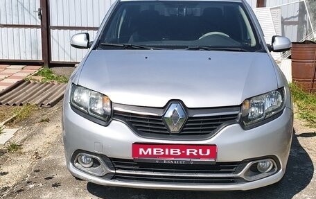 Renault Logan II, 2015 год, 950 000 рублей, 1 фотография