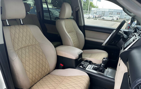 Toyota Land Cruiser Prado 150 рестайлинг 2, 2020 год, 5 190 000 рублей, 12 фотография