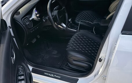 KIA Rio IV, 2021 год, 1 590 000 рублей, 6 фотография